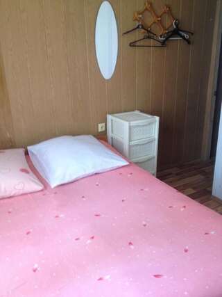 Гостевой дом Guest House Sakura Гагра Двухместный номер с 1 кроватью или 2 отдельными кроватями, общая ванная комната-10